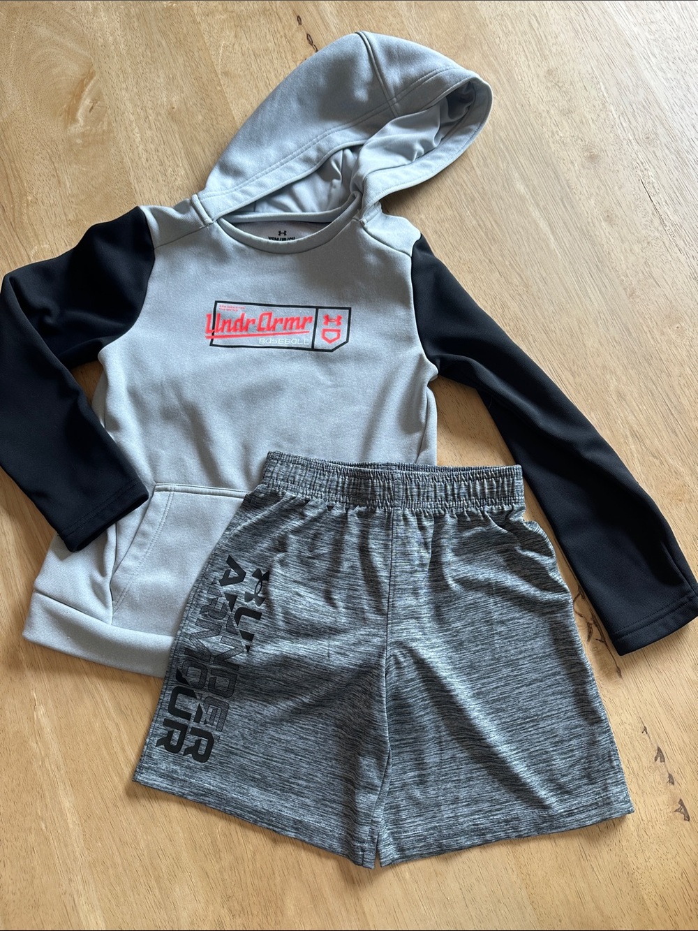 Under Armour Boys Baseball Hoodie + Athletic Shorts Bundle Youth Small / 6